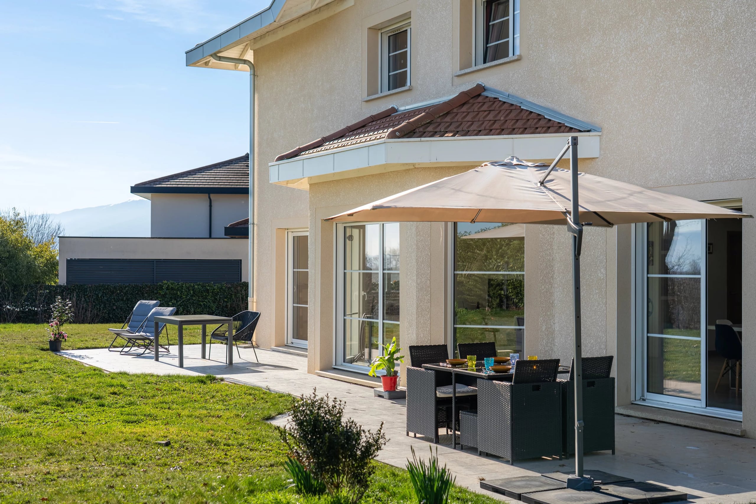 CESSY - MAISON P6 DE 240 M² - APPARTEMENT INDEPENDANT + VUE PANORAMIQUE ALPES ET MONT-BLANC