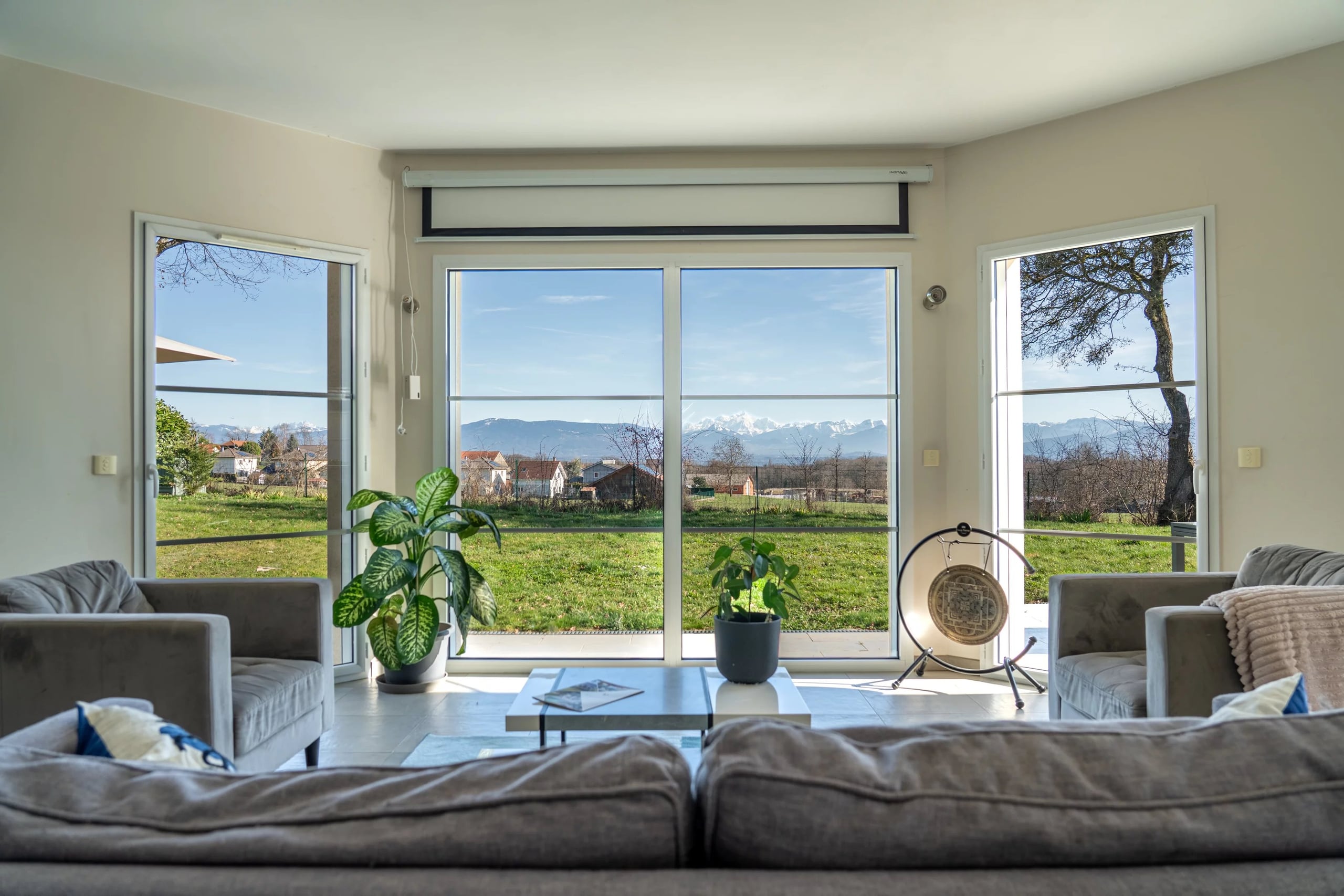 CESSY - MAISON P6 DE 240 M² - APPARTEMENT INDEPENDANT + VUE PANORAMIQUE ALPES ET MONT-BLANC